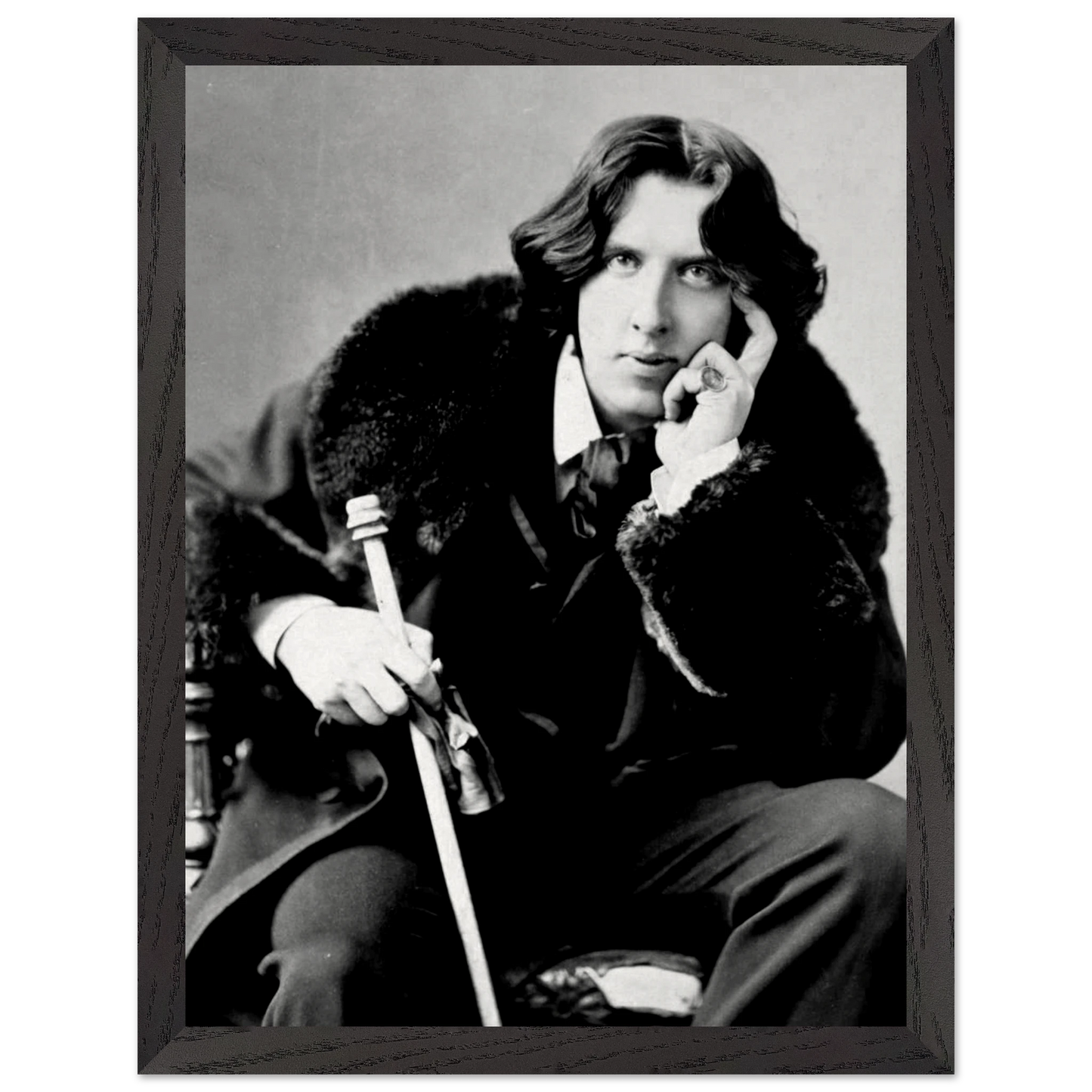 Framed reproduction print of Oscar Wilde’s 1882 portrait by Napoleon Sarony, ready-to-hang wall art.